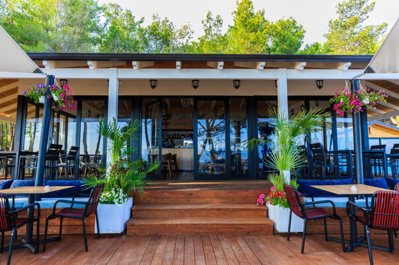 Ecuador Resort Zverneci エクステリア 写真
