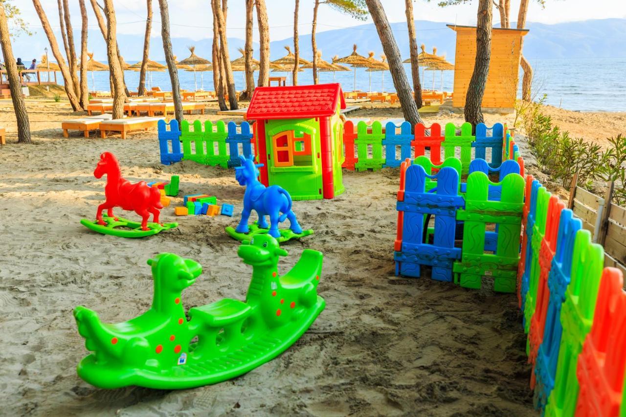 Ecuador Resort Zverneci エクステリア 写真